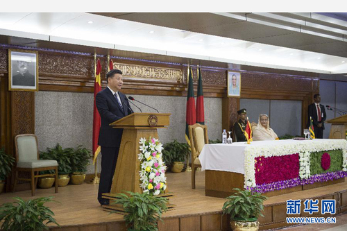 10月14日，国家主席习近平在达卡同孟加拉国总理哈西娜举行会谈。这是会谈后，两国领导人共同会见记者。 新华社记者谢环驰摄