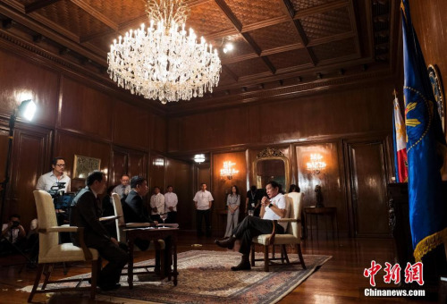 10月13日，菲律宾总统罗德里戈·杜特尔特在位于马尼拉的总统府接受中国新闻社记者专访。 <a target='_blank' href='http://www.chinanews.com/'>中新社</a>记者 侯宇 摄