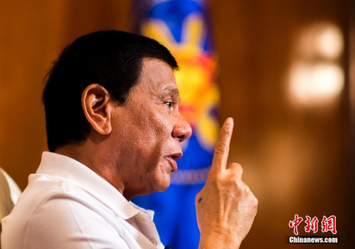 10月13日，菲律宾总统罗德里戈·杜特尔特在位于马尼拉的总统府接受中国新闻社记者专访。 <a target='_blank' href='http://www.chinanews.com/'>中新社</a>记者 侯宇 摄 