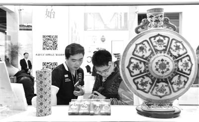 在今年4月份举行的浙江第11届中国(义乌)文化产品交易会的中国国家博物馆展区，以“文物元素”为主线，呈现了多类艺术衍生品。