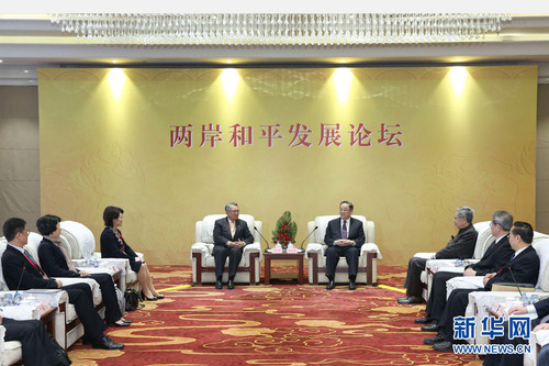 11月2日，中共中央政治局常委、全国政协主席俞正声在北京会见两岸和平发展论坛部分代表和主办单位负责人。 新华社记者庞兴雷摄