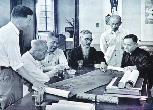 1962年丰子恺、贺天健、林风眠、张充仁、颜文樑、张乐平观摩交流画作