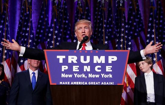 11月9日早晨，共和党总统候选人在纽约市中心希尔顿酒店发表胜出演讲。图片：Chip Somodevilla Getty Images.
