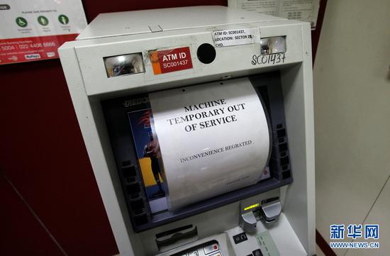 印度民众排队换新钞 持续兑换掏空ATM机（组图）