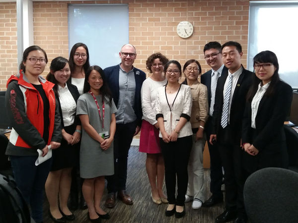2016中国中医科学院赴澳访学团与澳大利亚师生合影。