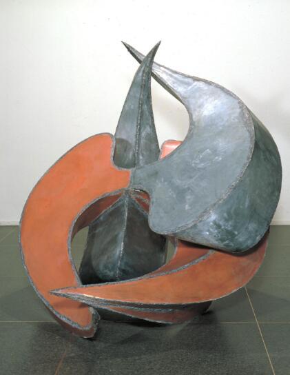 　　艺术家施拉泽·赫什阿里的雕塑作品《地球是一个天使》