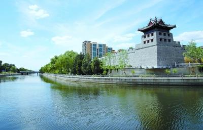 历时两年修复完成的东南角楼，今年建设成具有老北京历史文化特色的图书馆，免费向公众开放。