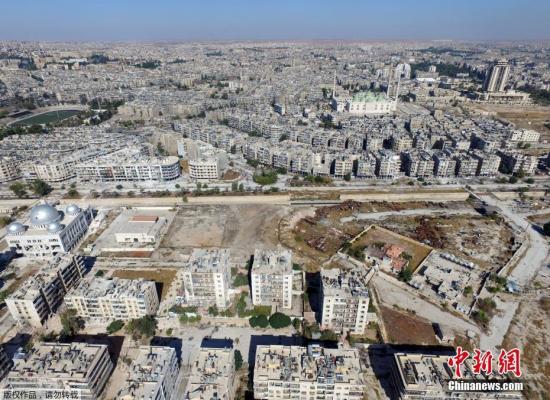 当地时间2016年10月20日，叙利亚阿勒颇，无人机航拍叙利亚政府控制区与反对派控制区交界。