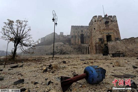 当地时间2016年12月13日，叙利亚阿勒颇旧城，叙利亚政府军宣布将失守4年之久的阿勒颇收复。据悉，叙利亚政府军投入兵力3.5万人。而这座千年古城在战火的摧残下已经沦为废墟。