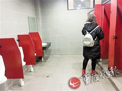 大学女厕所偷拍照片图片