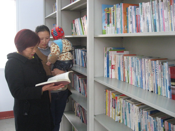 三、汉中市西乡县沙河社区为百姓设置的健康咨询书屋。人民政协网记者  张春莉  摄