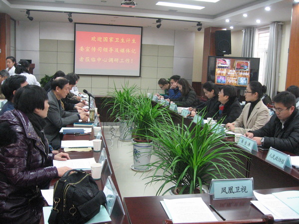 八、调研结束，陕西省和西安市卫生计生委的有关领导接受央媒记者采访。人民政协网记者  张春莉