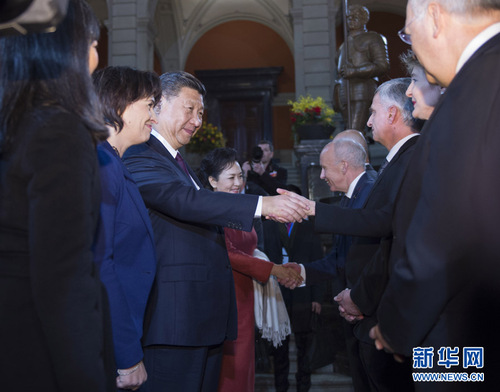 1月15日，国家主席习近平在伯尔尼出席瑞士联邦委员会全体委员集体举行的迎接仪式并致辞。 新华社记者 谢环驰 摄1
