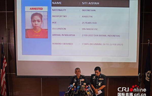 马来西亚警方今日首次召开新闻发布会交代案件详情，指金正男的死因暂时未明，警方还在通缉另外7名男子协助调查。