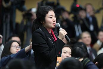 新华社记者提问“个税改革和如何减轻二孩家庭负担”