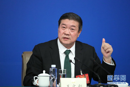 图为全国政协常委，中国民间商会副会长，亿利资源集团有限公司董事长王文彪。