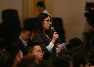 北京青年报记者提问“全国人大常委会立法任务履职”