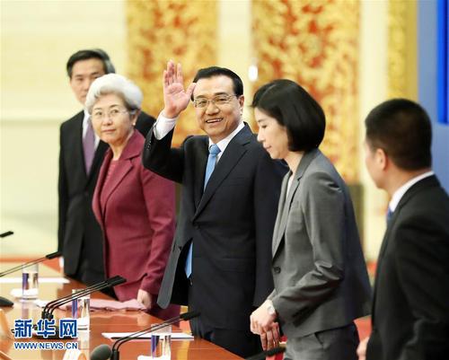 3月15日，国务院总理李克强在北京人民大会堂与中外记者见面，并回答记者提问。 新华社记者 马占成 摄