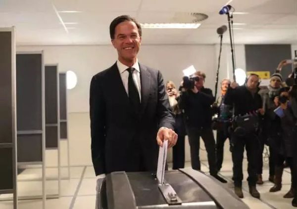荷兰首相吕特宣布胜选 极右翼民粹政党夺权失败