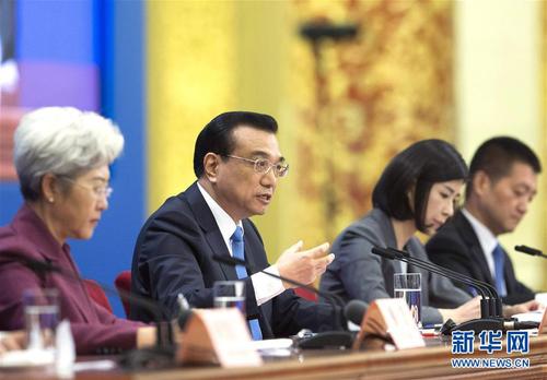 　　3月15日，国务院总理李克强在北京人民大会堂与中外记者见面，并回答记者提问。 新华社记者 崔新钰 摄