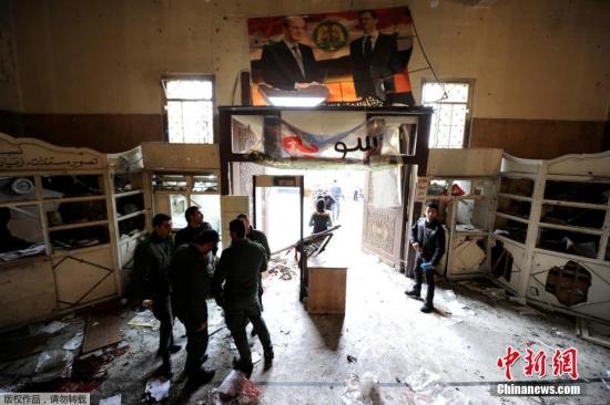 据大马士革警察局长表示，这名袭击者当日身着军人制服，并手持猎枪和手榴弹走进法院大厦入口。警方觉得其形迹可疑，在对其进行盘问和检查时，这名袭击者随即强行闯入大厦内，并引爆身上的炸弹。