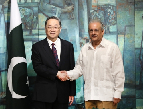 4月5日至6日，应巴基斯坦参议院主席拉巴尼邀请，全国政协主席俞正声对巴基斯坦进行正式友好访问。这是4月5日，俞正声在伊斯兰堡同巴基斯坦参议院主席拉巴尼举行会谈。