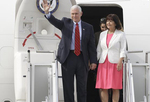美国副总统迈克·彭斯访问韩国