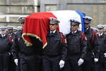 法国为殉职警察举行悼念仪式