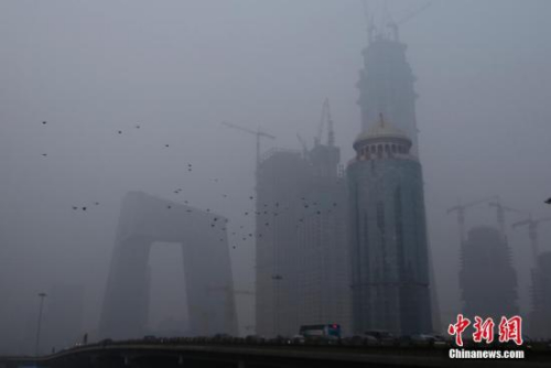 资料图：遭遇雾霾袭击的北京。<a target='_blank' href='http://www.chinanews.com/'>中新社</a>记者 李慧思 摄