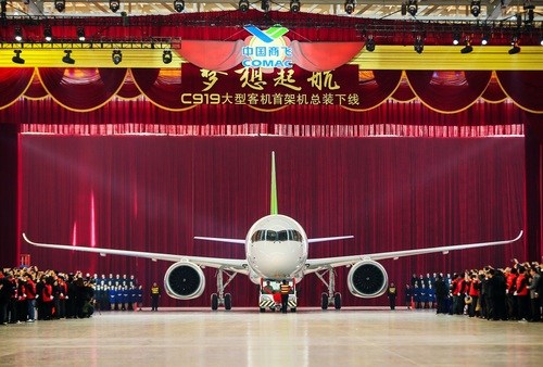 　2015年11月2日，国产大飞机C919首架机总装下线，“胖九”是不是萌萌哒！