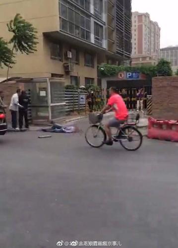 北京海淀一路人被木板砸中头部 颅脑损伤正在抢救