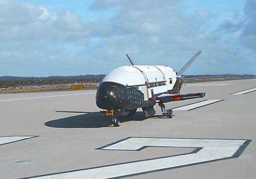 美军神秘空天飞机在轨飞行 近2年后返回地球 