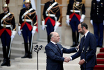 法国总统马克龙任命新总理
