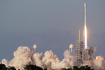 SpaceX发射“猎鹰9”火箭 将商用卫星送入太空