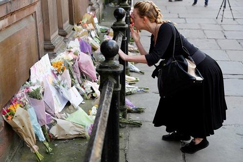 曼彻斯特音乐会遭袭震动英国  IS宣称为袭击负责_《参考消息》官方网站