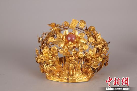     “一品诰命夫人”金冠。　南京博物院供图　摄