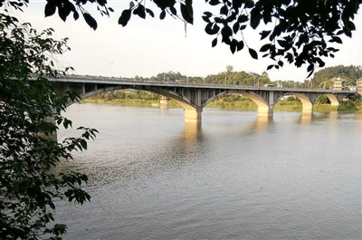　乐山旧大桥(现在的乐山岷江一桥)