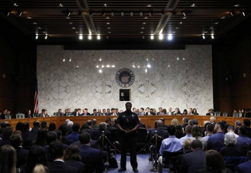 图为上个月参议院情报委员会有关美国面临的主要威胁的听证会上。 