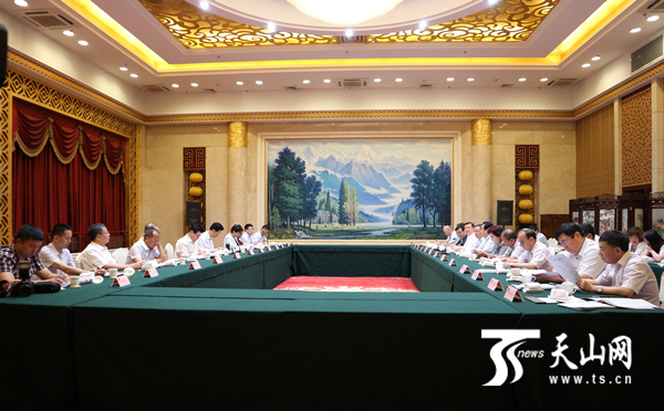 6月6日，全国人大常委会专题调研组一行与自治区有关部门负责人进行座谈。
