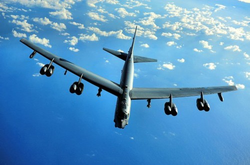 B-52中远程战略轰炸机
