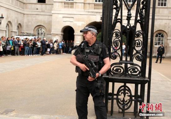 6月5日，伦敦各大旅游景点增派警力加强安保。6月3日夜，伦敦发生恐怖袭击事件，造成7人死亡，48人受伤。<a target='_blank' href='http://www.chinanews.com/'>中新社</a>记者 周兆军 摄