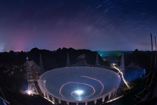 贵州平塘拍摄的500米口径球面射电望远镜（FAST）。新华社记者 刘续 摄