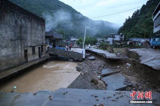 6月23日以来，特大暴雨造成江西省修水县全县36个乡镇受灾，多个乡镇山洪爆发、山体塌方。黄一魏 摄