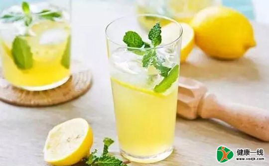 自制一杯柠檬汁 改善疲劳