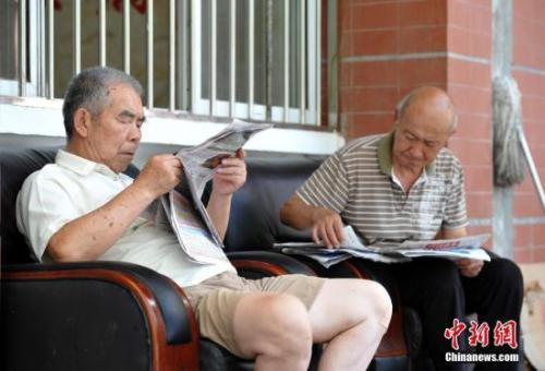 高龄退休人员、艰苦边远地区企业退休人员的养老金可以多涨一点。(资料图)<a target='_blank' href='http://www.chinanews.com/'>中新社</a>记者 张畅 摄