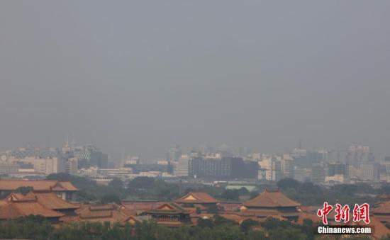 7月13日，高温、高湿度空气笼罩下的北京城区依旧处在高温黄色预警中，当日预报最高气温为36℃。 <a target='_blank' href='http://www.chinanews.com/'>中新社</a>记者 杨可佳 摄