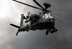 英国皇家空军军事演习 直升机穿越火海似大片