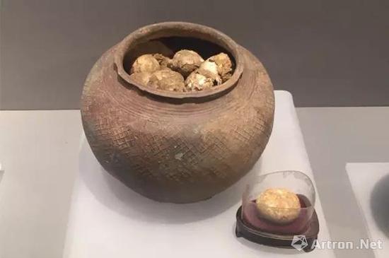 　　2013年12月13日，南京博物院展出了一罐距今2800年的鸡蛋，为目前我国发现的年代最早的鸡蛋。