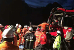 京昆高速客车撞向隧道口 致36人死亡