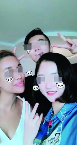 从菲菲微博分享的照片能够看出，遭到袭击后，菲菲已经鼻青脸肿，和之前的照片相比判若两人。